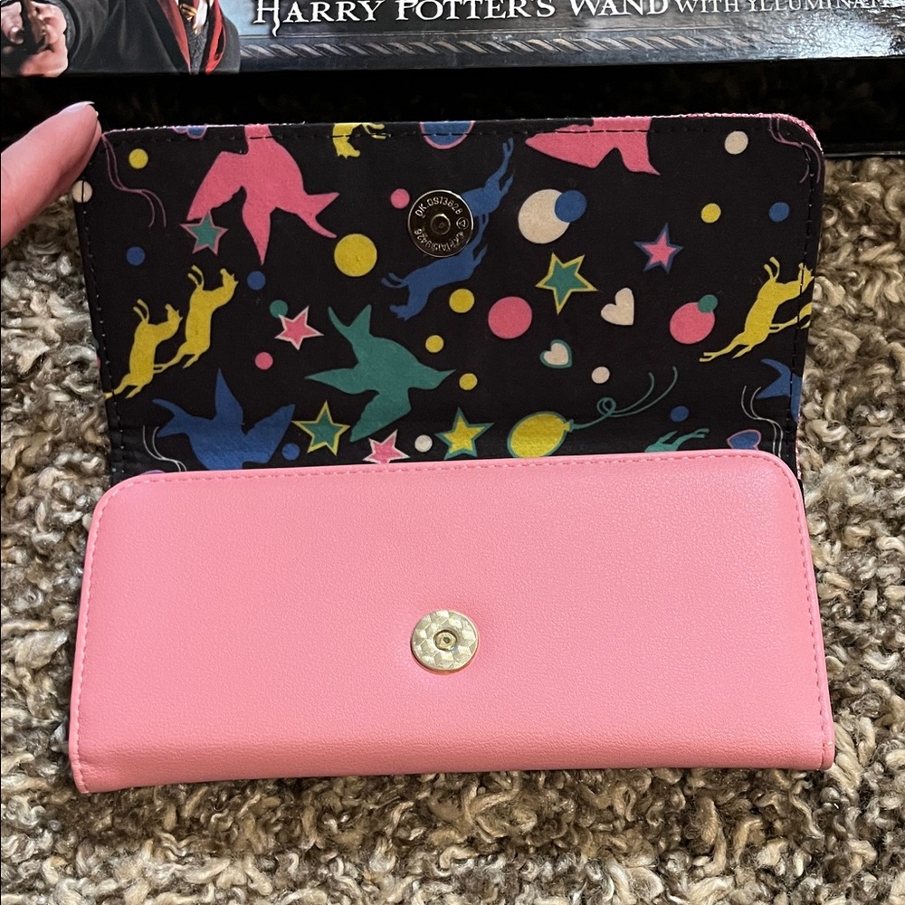 Luna Lovegood Loungefly 'Exceptionally Ordinary' Clutch Wallet - Picture 4 of 8